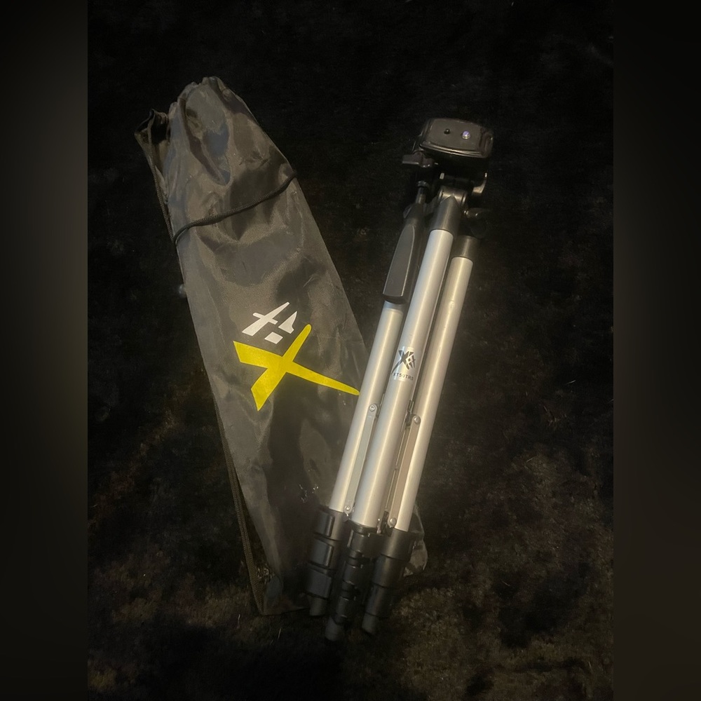 Camera tripod with carry bag NEW